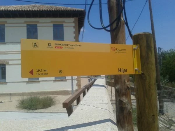 Flechas y carteles de señalización de madera para exterior - Imagen 10